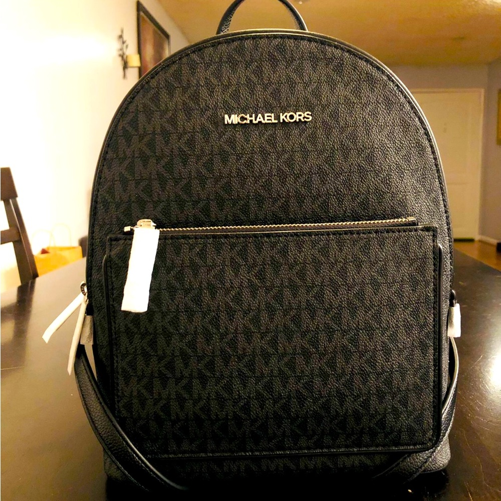 MICHAEL KORS bag pack.